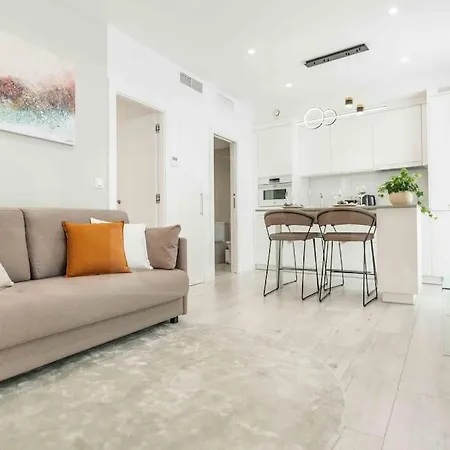 Apartment Tranquil & Bright With Parking By Rems