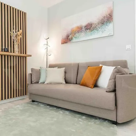 Tranquil & Bright With Parking By Rems