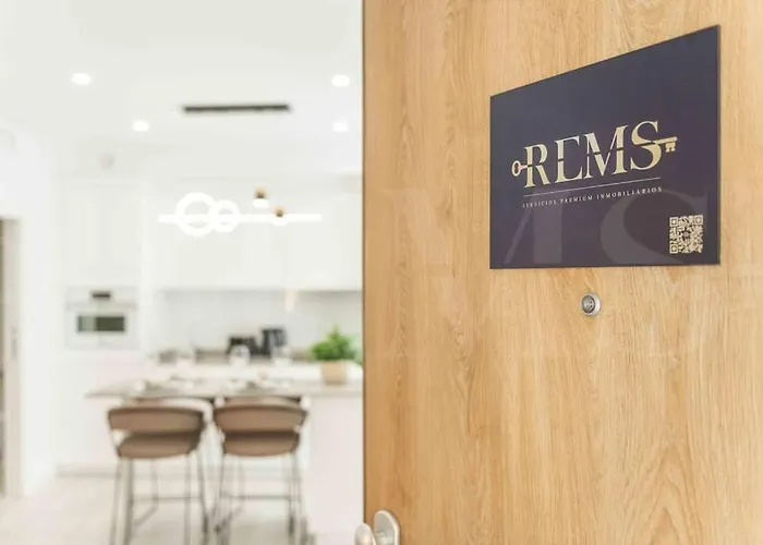 Tranquil & Bright With Parking By Rems