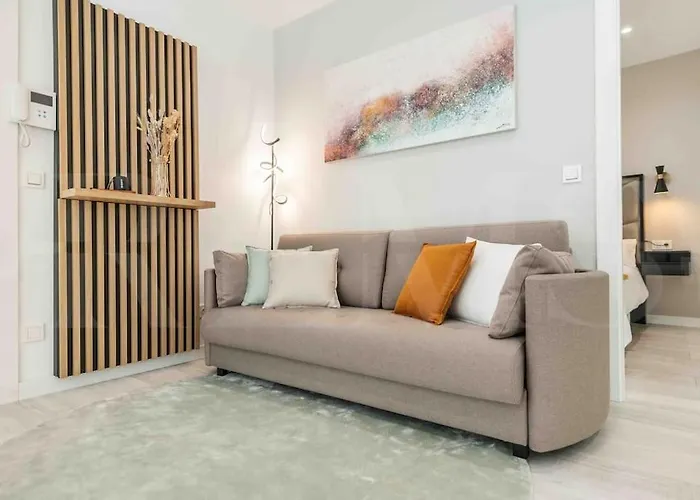 Tranquil & Bright With Parking By Rems