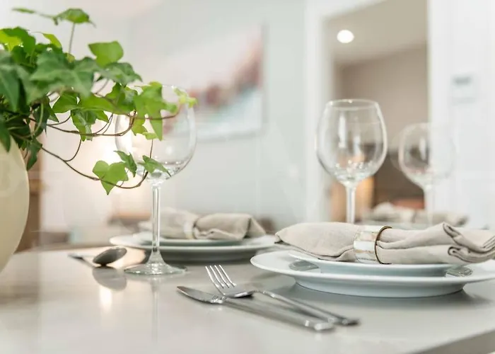 Tranquil & Bright With Parking By Rems Málaga