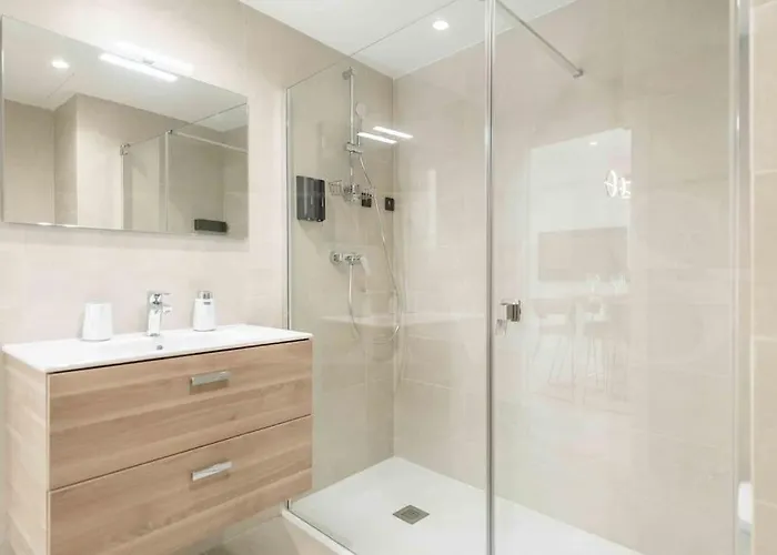 Tranquil & Bright With Parking By Rems Appartement *